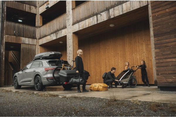 Load the Thule Santu onto Thule EasyFold 3