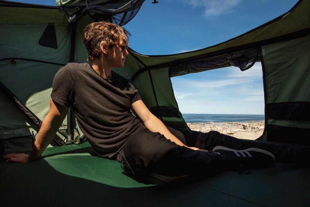 Thule Tepui Foothill Car Rooftop Tent Lifestyle Image 4